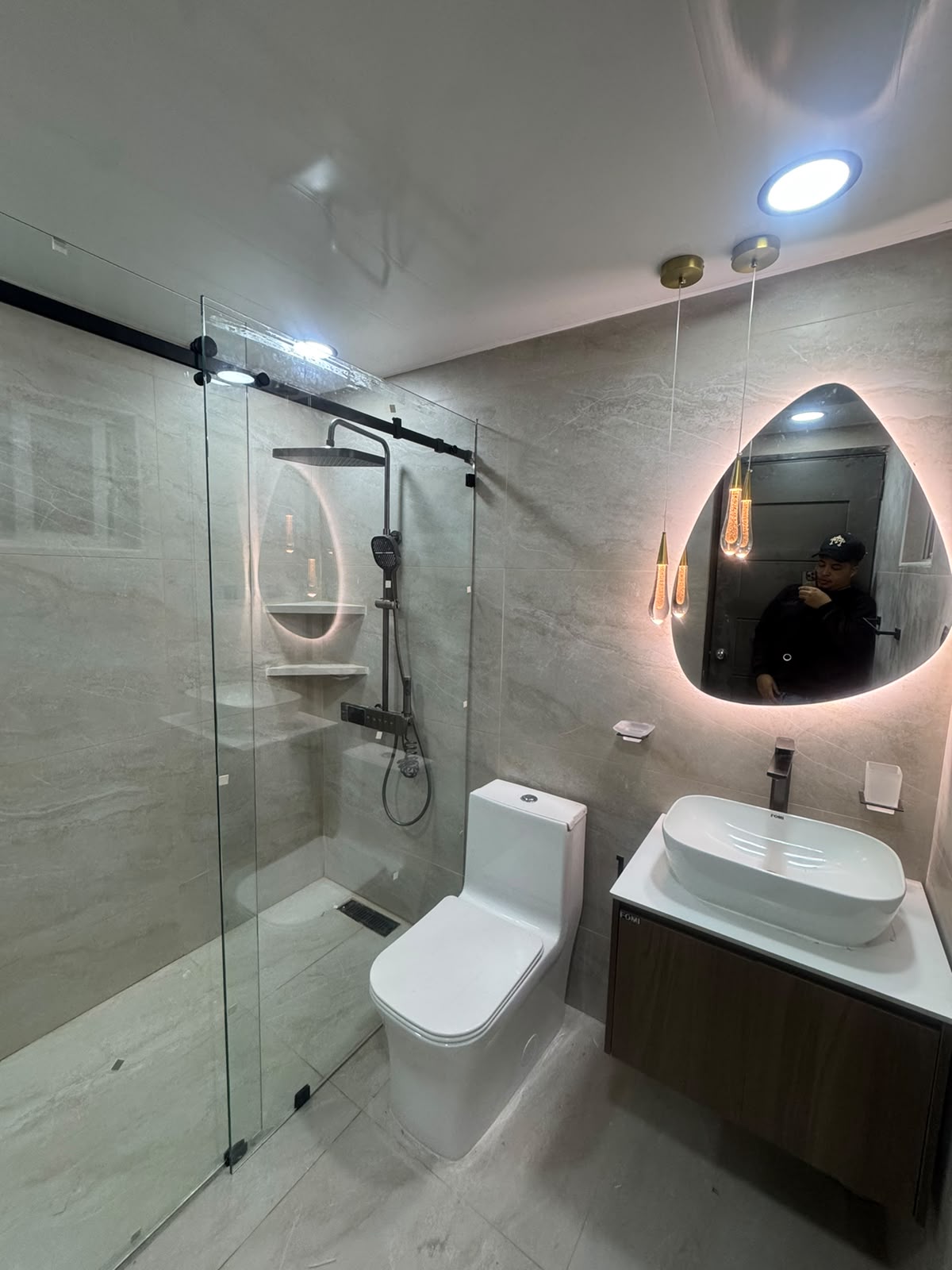 Espejo LED con ducha en cristal templado